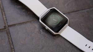 FitBit Blaze tarcza zegarka i biały pasek