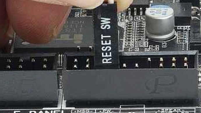 matična ploča-connect-reset-switch