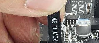 Como / onde instalar corretamente os cabos / fios do PC para SSD, interruptores de painel e muito mais