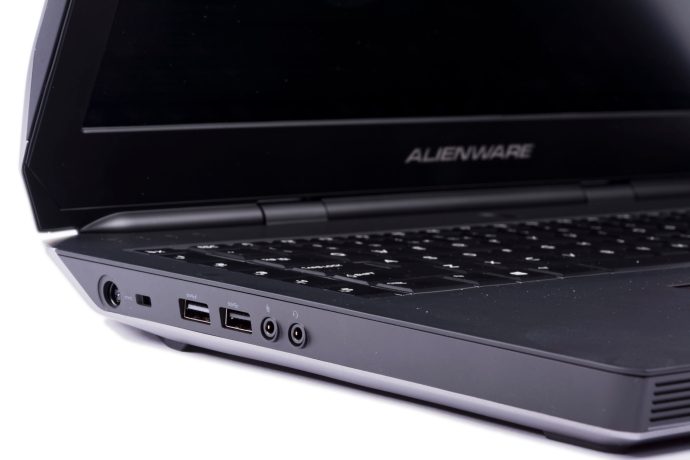 Dell Alienware 17 R2 - పోర్టులు