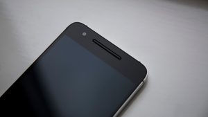 Nexus 6P సమీక్ష: ముందు వైపున ఉన్న స్పీకర్లు అంటే మీ చేతులతో వాటిని అస్పష్టం చేసే అవకాశం తక్కువ అని అర్థం