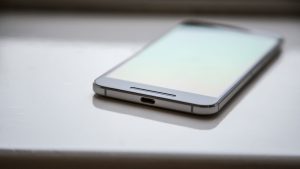 Nexus 6P anmeldelse: USB Type-C kommer til syne på den nederste kant af telefonen